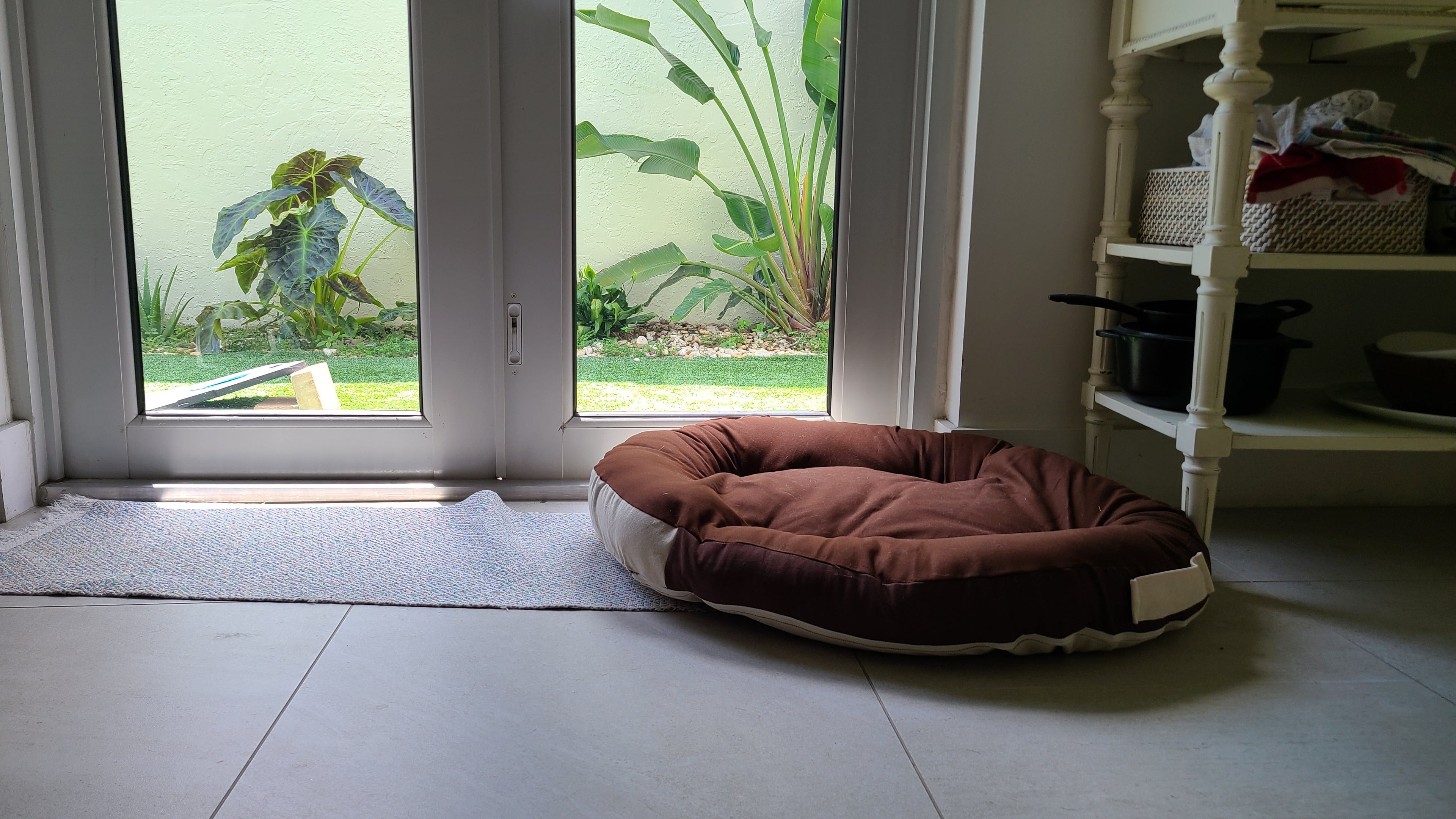 Hypoallergenic Nest Dog Bed | Comfortable Cradle for All Breeds