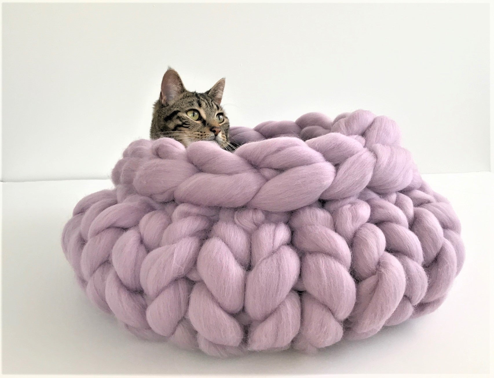 Cat Bed | Soft Merino Wool | Cozy Warmth for Your Feline Friend