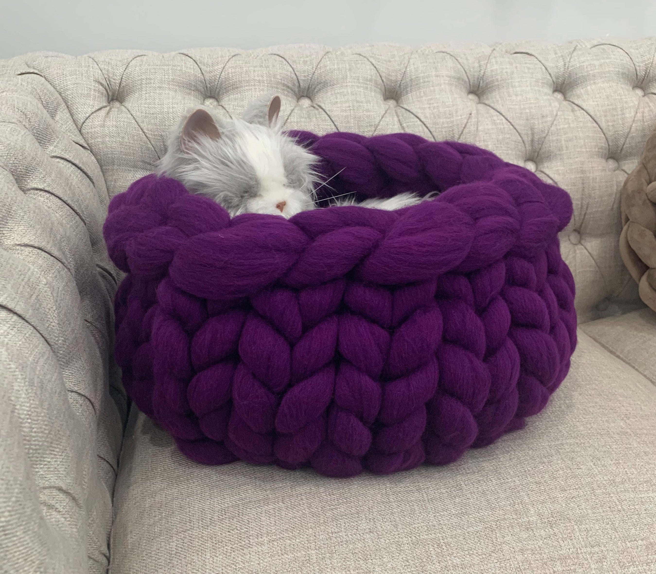 Cat Bed | Soft Merino Wool | Cozy Warmth for Your Feline Friend