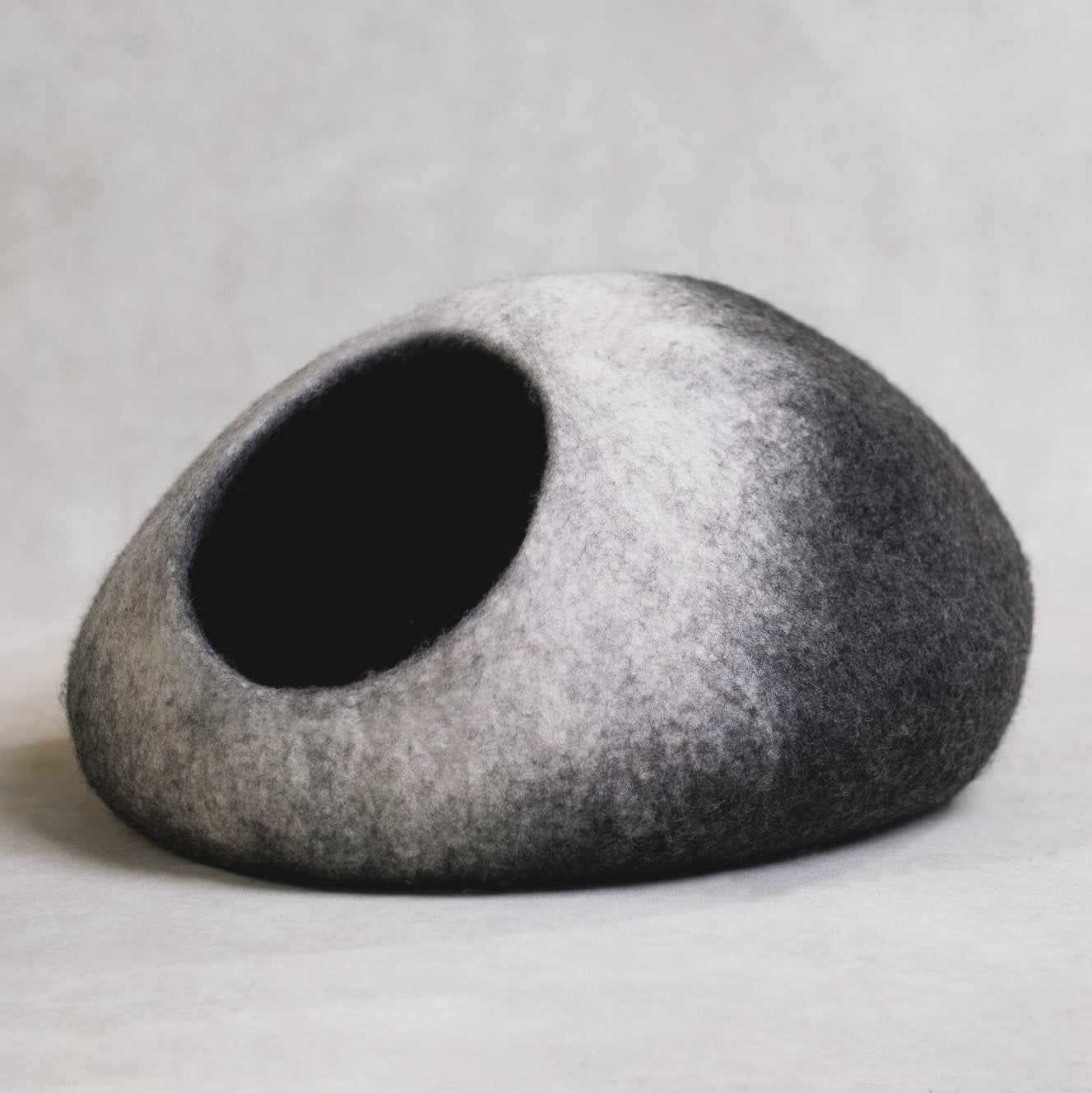 Cat Cave Bed | Cozy Hideaway | Eco-Friendly Material | Stylish Design