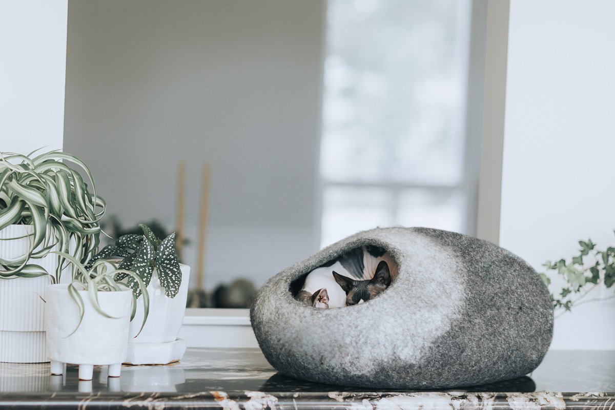 Cat Cave Bed | Cozy Hideaway | Eco-Friendly Material | Stylish Design